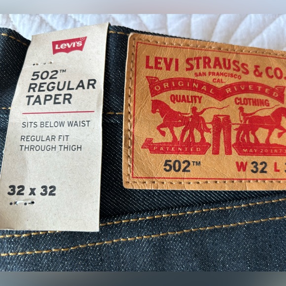 NWT LEVI JEANS - DARK WASH!! - Picture 2 of 10
